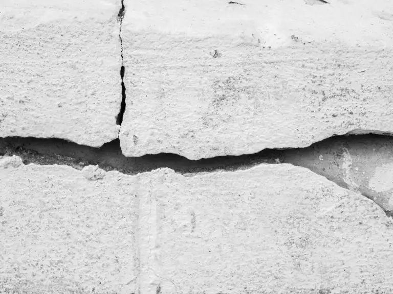 chimney crack types in Houston hairline vs structural signs 2 scaled 1